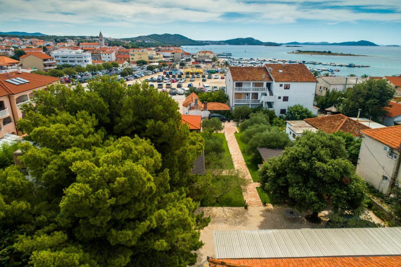 Apartmani Mara Pakoštane Exterior foto