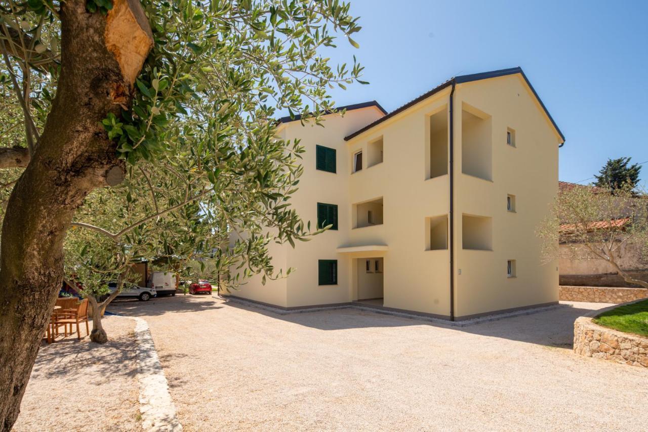 Apartmani Mara Pakoštane Exterior foto